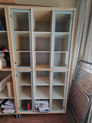 Estantería Ikea Magiker madera y cristal
