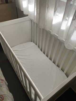 Cuna de bebé blanca