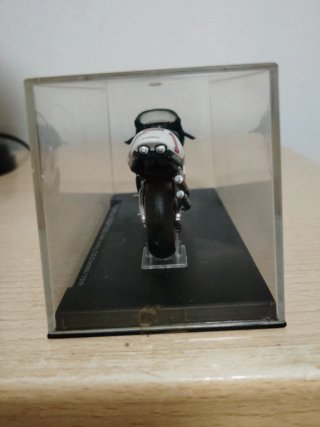 Maqueta Honda NSR500 Michael Doohan + Pins