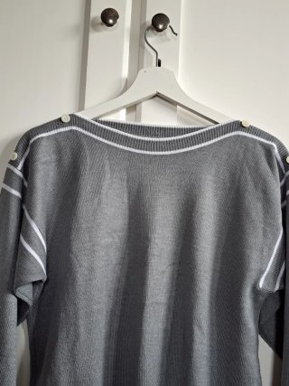 Jersey de punto gris con botones