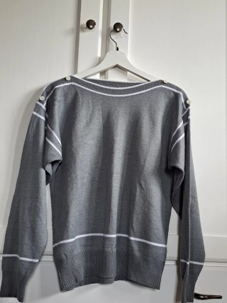 Jersey de punto gris con botones