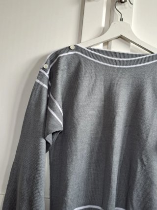 Jersey de punto gris con botones