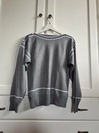 Jersey de punto gris con botones