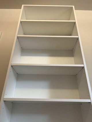Estantería blanca de madera