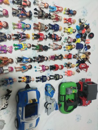 Lote Playmobil: Figuras, Coches y Piezas
