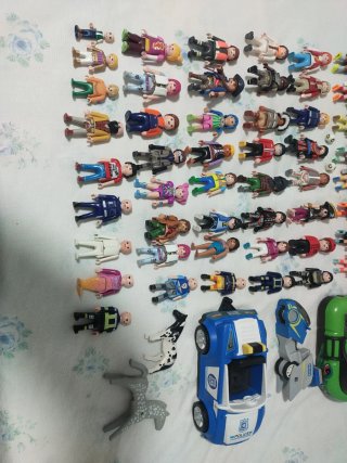 Lote Playmobil: Figuras, Coches y Piezas