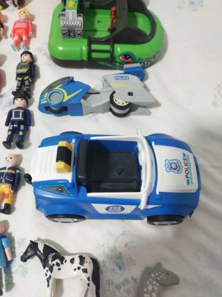 Lote Playmobil: Figuras, Coches y Piezas