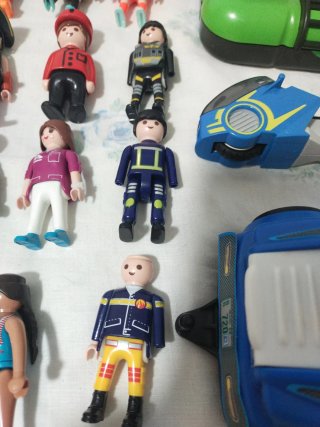 Lote Playmobil: Figuras, Coches y Piezas