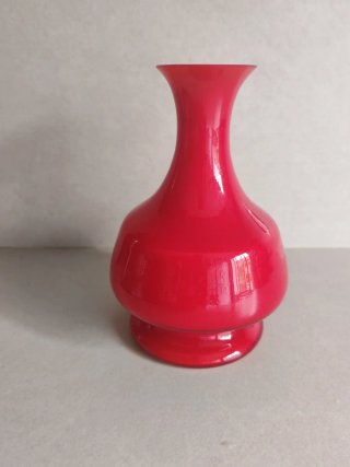 Jarrón de cristal rojo opalino