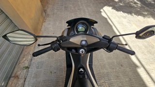 Yamaha NMAX Maxi Scooter Gris/Plata