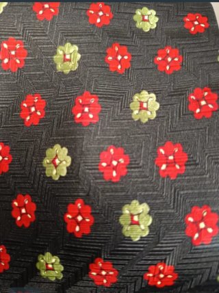 OFERTA!! Elegante Corbata Negra Seda Flores Rojas