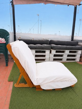 Sillón cama individual de madera