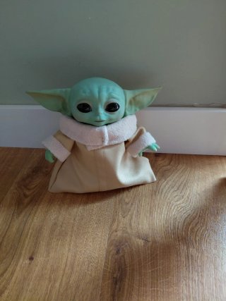 Muñeco Bebé Yoda Mandalorian interactivo, funciona