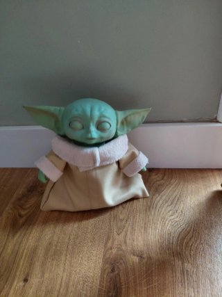 Muñeco Bebé Yoda Mandalorian interactivo, funciona
