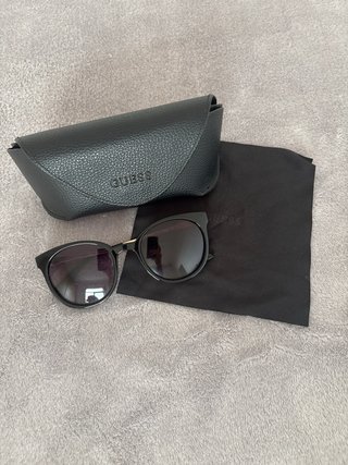 Gafas de sol Guess negras