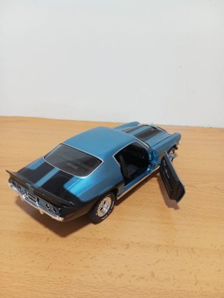 Auto World 1971 Baldwin Motion Camaro 1:18
