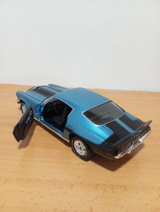 Auto World 1971 Baldwin Motion Camaro 1:18