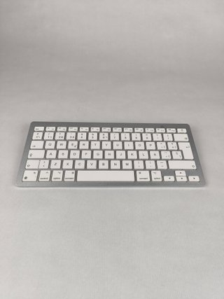 Teclado gris compacto