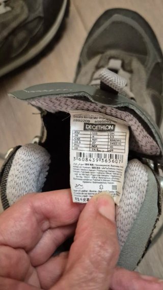 Bota Montaña Quechua Waterproof Talla 39 muy nueva