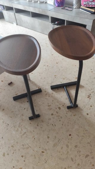 Mesas auxiliares de madera y metal (2 unidades)