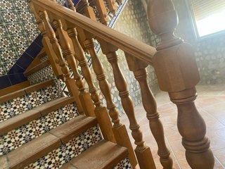 Barandilla de madera para escaleras