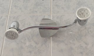 Aplique de pared plateado con 2 focos LED