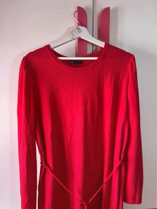 Vestido midi rojo manga larga