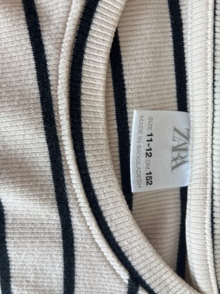 Camiseta Zara rayas beige y negra.