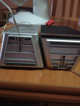Altavoces Philips Negros