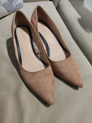 Zapatos de tacón bajo Zara beige