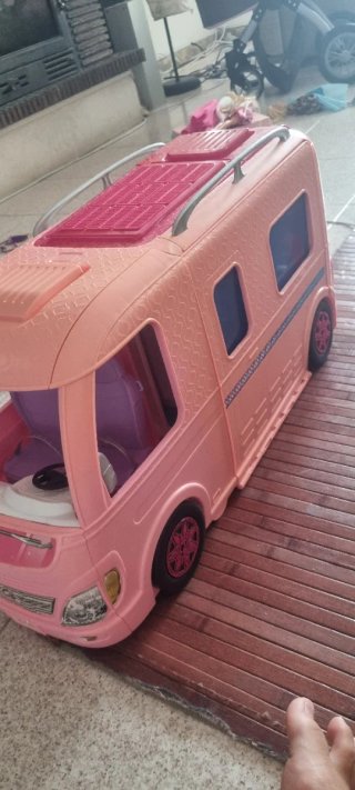 Autocaravana de juguete rosa