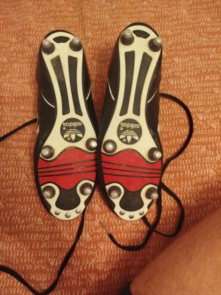 Scarpe da calcio Adidas nere e bianche