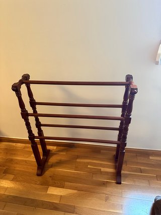 Toallero de madera antiguo
