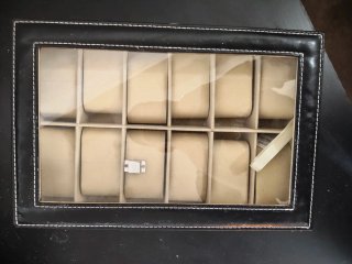 Caja para 12 relojes de piel sintética negra