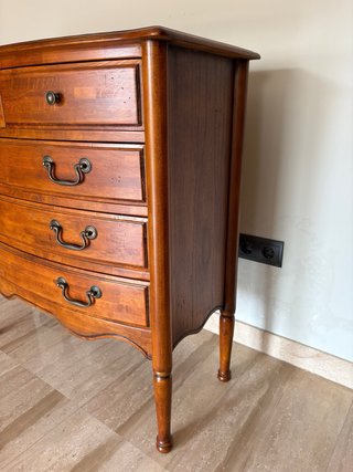 Cómoda de estilo francés en madera – 5 cajones