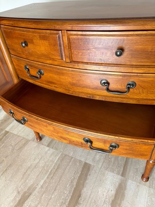 Cómoda de estilo francés en madera – 5 cajones