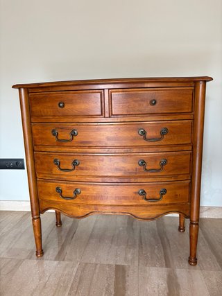 Cómoda de estilo francés en madera – 5 cajones