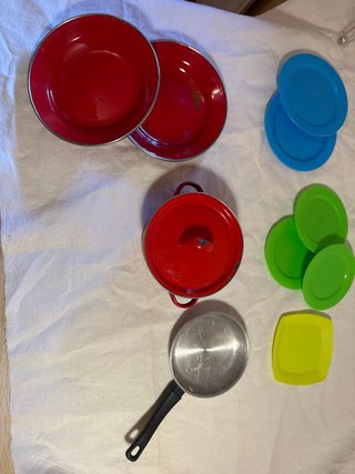 Juego Cocinita Infantil: Ollas y Platos