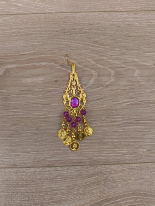 Orecchini, bracciali, bracciale e collana dorati