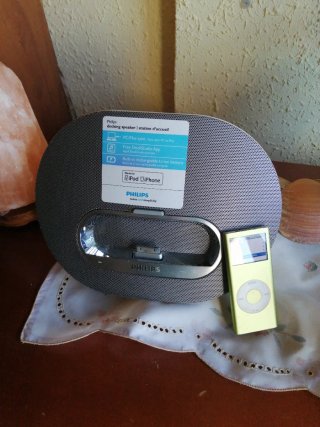 Base altavoz Philips iPod verde