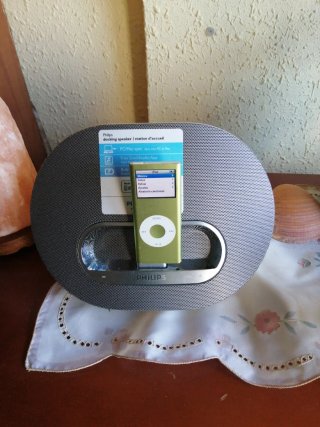 Base altavoz Philips iPod verde