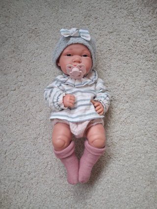 Muñeco bebé con gorrito y chupete