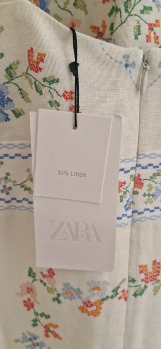 Vestido midi blanco bordado floral