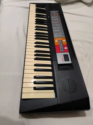 Teclado Yamaha PSR F50