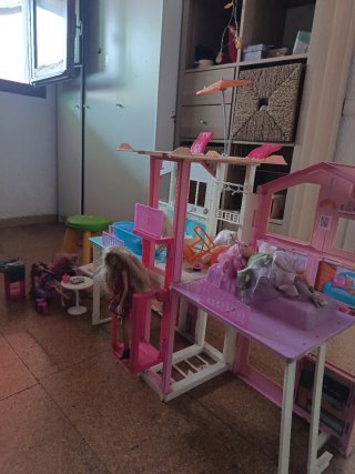 Casa familiar Barbie con muñecas