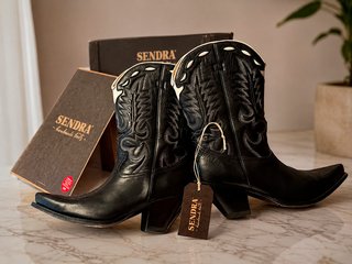 Botas Sendra piel negras y blancas hechas a mano