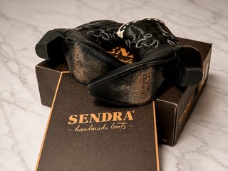 Botas Sendra piel negras y blancas hechas a mano