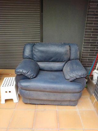 Se regala sillón de piel azul