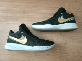 Zapatillas Nike Lebron XX Talla 38.5