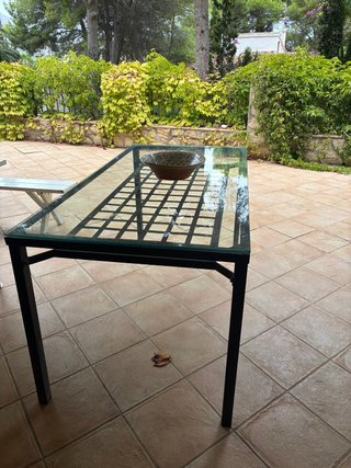 Mesa Ikea Cristal y metal Negra